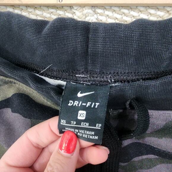 Nike camo women's size xs sweatpants - Picture 6 of 8